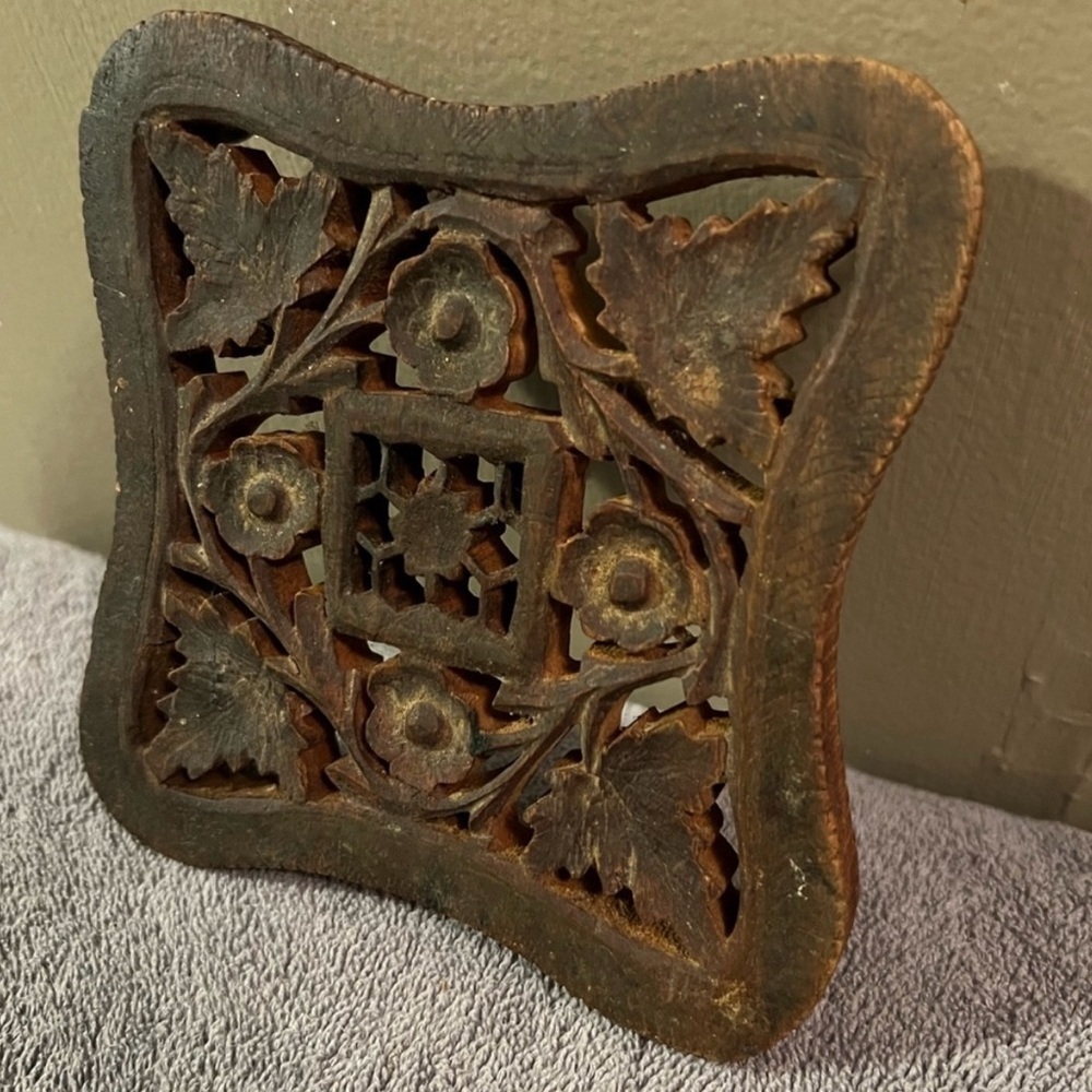Wooden Carved Footed Trivet Hot Plate Brown Vintage Pot Holder 5.5” Farmhouse